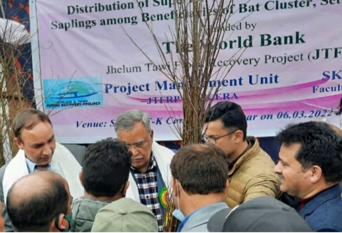 Advisor Khan distributes superior quality willow saplings under JTFRP-6