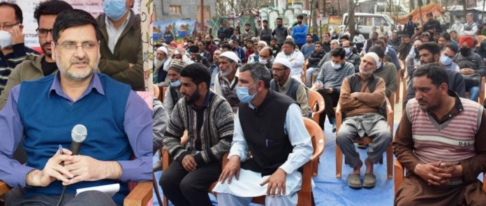 DC Budgam holds Public Darbar at Block Parnewa