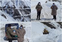 DC Ganderbal inspects snow clearance operations at Zojila pass