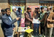 SHD Kulgam distributes fodder seed kits among Sheep breeders