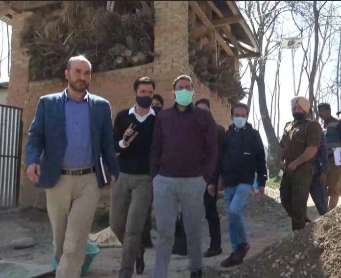 DDC Visits Far Off Areas Of Zainapora Shopian