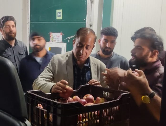 DG Horticulture inspects CA stores, other post-harvest infrastructure at Pulwama-31