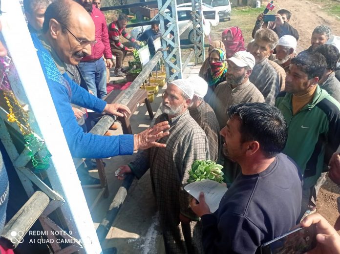 Director Agriculture Kashmir visits Baramulla district-15