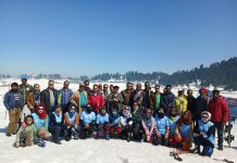 KU VC visits Gulmarg, interacts with skiing course participants