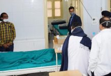 Lt Governor visits SMHS hospital; enquires about the condition of two labourers injured in recent militant attacks