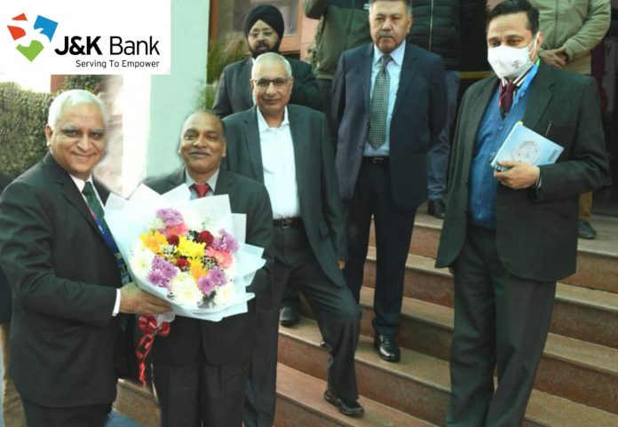 MD SBI Ashwani Bhatia visits J&K Bank CHQ-1