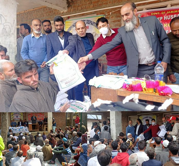 SHD Kulgam distributes hybrid maize fodder seeds among sheep breeders-19