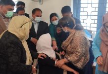Covid-19 vaccination drive for 12-14 years age groups kick-starts across various districts of Kashmir