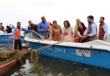 ATHWAAS: Controller General (Accounts), ICAS initiate cleanliness drive of Dal Lake on 5th day