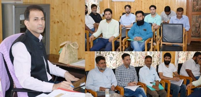 'pora reviews status of Public grievances. 03-