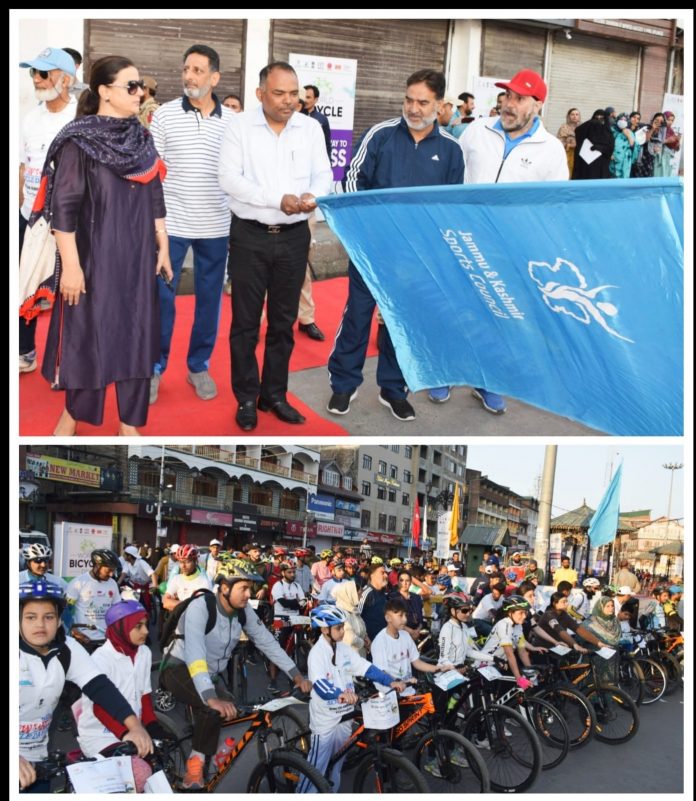 Cycling carries huge socio-economic & environmental message Div Com Kashmir