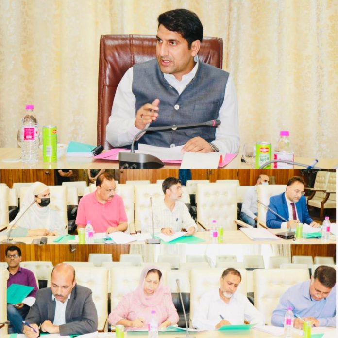 DC Srinagar chairs DLTFC meeting