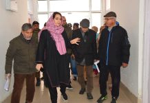 DC Baramulla inspects PHC Singhpora; takes Stock of Medicare facilities