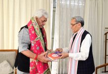 President, J&K Shree Kashi Vidvat Parishad calls on Lt Governor