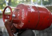 Govt extends Rs 200 subsidy on LPG cylinders by 1 year
