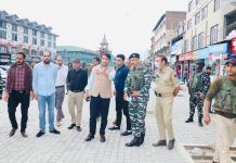 DC Srinagar tours Lal Chowk and adjoining areas of the City