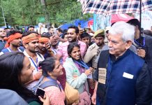 Lt Governor visits Nunwan, Chandanwari base camps