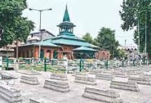 Abdullahs offer glowing tributes to July 13 Martyrs