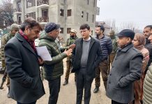 DC Baramulla inspects Transit Accommodation for Migrants