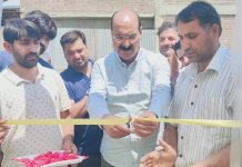 Director Agriculture visits Pulwama, inaugurates hi-tech polygreen houses under HADP at Kakpora.