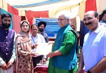 Lt Governor attends ‘Paddy Transplantation Festival’ at Anantnag