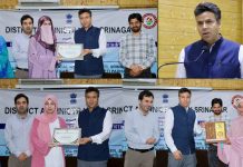DC Srinagar felicitates JKBOSE class 10th, 12th toppers