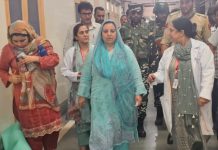 Sakeena Itoo visits SMHS Hospital Srinagar, enquires about health of injured student