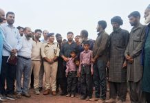 DC Rajouri visits Upper Kangri area, interacts with Tribal Population
