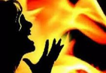 Teenage girl immolates herself in Delhi; man found hanging in house nearby