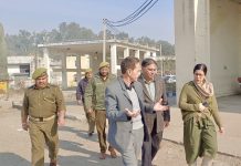 Avny Lavasa conducts surprise inspection of MVD Tax Collection Post at Lakhanpur