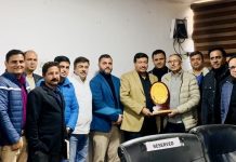 District Admin Kathua felicitates retiring CEO