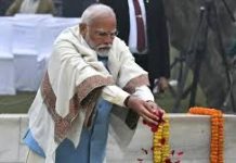 PM Modi pays tribute to Mahatma Gandhi on death anniversary