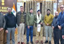 District Admin Kupwara bids farewell to outdoing ASP Kupwara